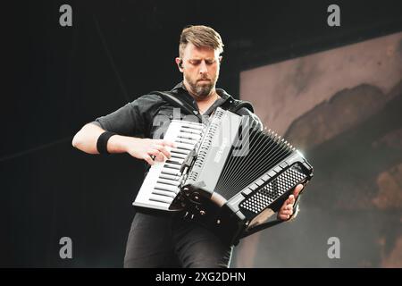 DÄNEMARK COPENAGHEN, COPENHELL FESTIVAL 19. JUNI: Tim Brennan, Gitarrist und Songschreiber der amerikanischen Celtic Punk-Band Dropkick Murphys (aus Quincy, Massachusetts), trat live auf der Bühne beim Copenhell Festival 2024 auf Stockfoto