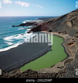 "El" Golfo´ grüne Lagune. Vulkanische Strände. Parque Nacional de Timanfaya. Lanzarote. Kanarischen Inseln. Spanien Stockfoto