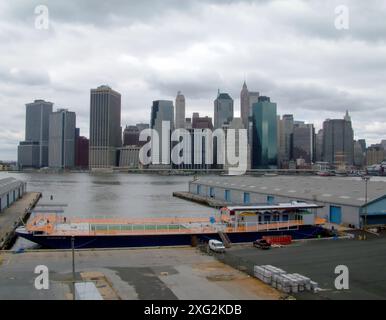 Die Skyline der Manhatton Islands an einem grau bewölkten Tag. New York USA, 18. April 2007. Stockfoto