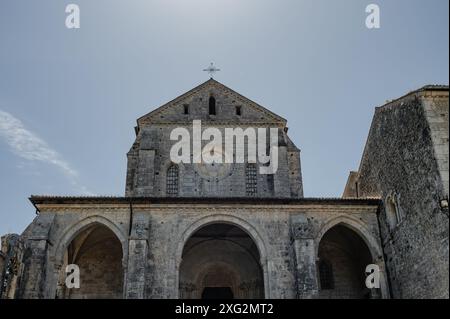 Es ist eines der wichtigsten italienischen Klöster der Zisterziensergotik. Sie wurde 1203 erbaut und 1217 geweiht. Stockfoto