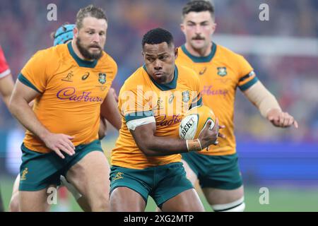 Sydney, Australien. Juli 2024. Filipo Daugunu aus Wallabies fängt den Ball während des Internationalen Testspiels zwischen Australien Wallabies und Wales am 6. Juli 2024 im Allianz Stadium in Sydney, Australien. Foto von Peter Dovgan. Nur redaktionelle Verwendung, Lizenz für kommerzielle Nutzung erforderlich. Keine Verwendung bei Wetten, Spielen oder Publikationen eines einzelnen Clubs/einer Liga/eines Spielers. Quelle: UK Sports Pics Ltd/Alamy Live News Stockfoto