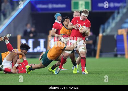 Sydney, Australien. Juli 2024. Aaron Wainwright aus Wales spielt den Ball während des internationalen Testspiels zwischen den Australia Wallabies und Wales im Allianz Stadium in Sydney, Australien am 6. Juli 2024. Foto von Peter Dovgan. Nur redaktionelle Verwendung, Lizenz für kommerzielle Nutzung erforderlich. Keine Verwendung bei Wetten, Spielen oder Publikationen eines einzelnen Clubs/einer Liga/eines Spielers. Quelle: UK Sports Pics Ltd/Alamy Live News Stockfoto