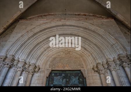 Es ist eines der wichtigsten italienischen Klöster der Zisterziensergotik. Sie wurde 1203 erbaut und 1217 geweiht. Stockfoto