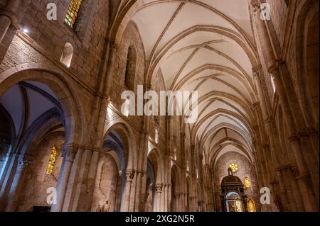 Es ist eines der wichtigsten italienischen Klöster der Zisterziensergotik. Sie wurde 1203 erbaut und 1217 geweiht. Stockfoto