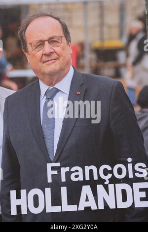 Corrèze, Frankreich. Juli 2024. Plakate der Kandidaten für die Dreieckswahlen der zweiten Runde der frühen Parlamentswahlen 2024 im 1. Wahlkreis Corrèze in Frankreich: Francois Hollande (neue Volksfront), Francis Dubois (republikanische und unabhängige Rechte), Maitey Pouget (Rassemblement National). Corrèze, Limousin, Frankreich, Europa. Foto von HM Images/Alamy Live News. Stockfoto