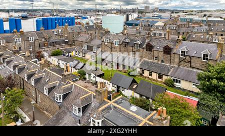 Footdee oder Fittie Aberdeen ein altes Fischerdorf am Ende des Hafens von Aberdeen mit Blick auf die Skyline der Stadt Stockfoto