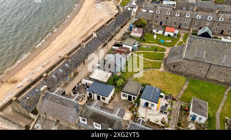 Footdee oder Fittie Aberdeen ein altes Fischerdorf am Ende des Hafens von Aberdeen, die North Square Mission Hall und alte Scheunen, einige aus Treibholz Stockfoto