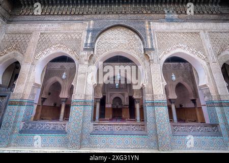 Fès, Marokko - 23. März 2024: Die Al-Quaraouiyine-Moschee (oder Al-Karaouine) ist ein Symbol der islamischen heiligen Stadt Fès. Es ist auch das älteste Universum Stockfoto