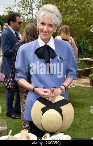 1. Juli 2024. East Molesey, Surrey, Großbritannien. Anita Dobson beim RHS Hampton Court Palace Garden Festival 2024. Sue Andrews/Alamy. Stockfoto