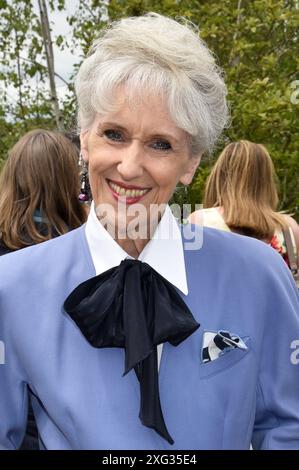 1. Juli 2024. East Molesey, Surrey, Großbritannien. Anita Dobson beim RHS Hampton Court Palace Garden Festival 2024. Sue Andrews/Alamy. Stockfoto