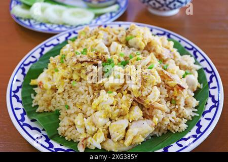 Köstliches thailändisches berühmtes Gericht mit Krabbenfleisch gebratenem Reis oder Khao Pad Poo Stockfoto