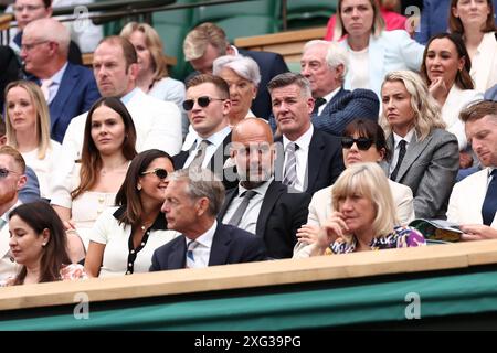 London, Großbritannien. Juli 2024. Juli 2024; All England Lawn Tennis and Croquet Club, London, England; Wimbledon Tennis Tournament, Tag 6; Manchester City Manager PEP Guardiola sitzt in der Royal Box Credit: Action Plus Sports Images/Alamy Live News Stockfoto