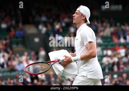 London, Großbritannien. Juli 2024. Juli 2024; All England Lawn Tennis and Croquet Club, London, England; Wimbledon Tennis Tournament, Tag 6; Denis Shapovalov (CAN) in Aktion während seines Spiels in der dritten Runde gegen Ben Shelton (USA) Credit: Action Plus Sports Images/Alamy Live News Stockfoto