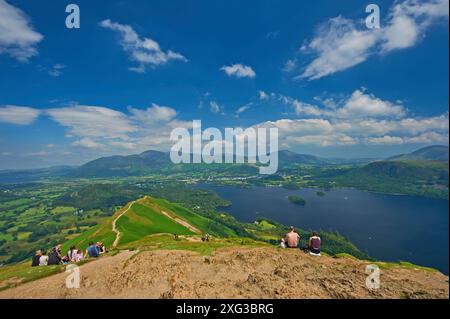 Blick von Catbells in Richtung Derwentwater, Skiddaw und Blencathra im Lake District Stockfoto