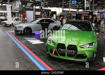 BMW M4 Competition Coupe G82, Baujahr 2024, Farbe: Individual Lack Grün und BMW M2 2er Coupe M, Baureihe G87, Baujahr 2024, Farbe: M Brooklyn Grau Metallic, links, PS Days Hannover 2024 Performance & Style Days 05.-07.07.2024, Auto, Automobilmesse, Ausstellung für sportliche Autos, Tuning Event, Messe Hannover, Hannover D. *** BMW M4 Competition Coupe G82, Baujahr 2024, Farbe Einzelfarbe Grün und BMW M2 2er Coupe M, Modelljahr G87, Baujahr 2024, Farbe M Brooklyn Grau Metallic, links , PS Days Hannover 2024 Performance Style Days 05 07 07 2024 , Auto, Automob Stockfoto