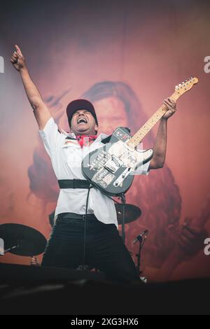 DÄNEMARK COPENAGHEN, COPENHELL FESTIVAL 19. JUNI: Tom Morello, Gitarrist und Komponist der amerikanischen Bands Rage Against the Machine, Audioslave, Prophets of Rage, trat live auf der Bühne des Copenhell Festivals 2024 als Solokünstler auf Stockfoto