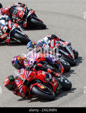 Hermsdorf, Deutschland. Juli 2024. Hermsdorf: Moto GP Sachsenring 2024 am 6. Juli 2024, (Foto: Jürgen Tap) 1 Francesco Bagnaia (ITA), Ducati, Ducati Lenovo Team?89 Jorge Martin (ESP), Ducati, Prima Pramac Racing? Quelle: dpa/Alamy Live News Stockfoto