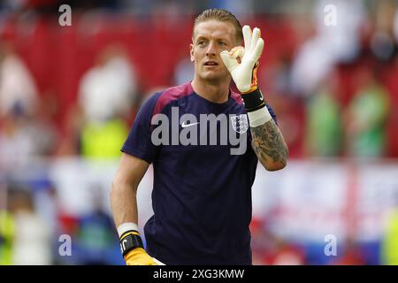 Düsseldorf, Deutschland. Juli 2024. DÜSSELDORF, Düsseldorf Arena, 06-07-2024, Fußball-Europameisterschaft Euro2024, Achtelfinale Nr. 48 zwischen England und der Schweiz, Englands Torhüter Jordan Pickford während des Aufwärmens Credit: Pro Shots/Alamy Live News Stockfoto