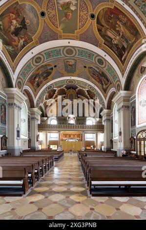 Bad Ischl, Oberösterreich, Österreich. Pfarrkirche St. Nikolaus in Bad Ischl. Orgelbauer: Matthäus Mauracher 1888. Fresken des Kirchenmalers Georg Mader während einer größeren Renovierung und Umgestaltung des Kircheninnenraums zwischen 1874 und 1880. Orgelbauer: Matthäus Mauracher 1888 Stockfoto