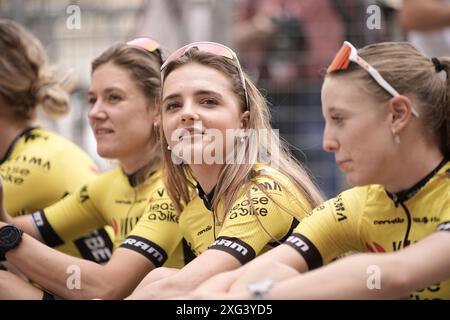 Brescia, Italien. Juli 2024. Teampräsentation vor dem Giro d'Italia Women Radrennen in Brescia. Das Rennen beginnt am Sonntag, den 7. Juli, mit der ersten Etappe Tudor ITT über 15,7 km von Brescia nach Brescia, Nordwest-Italien - Samstag, den 6. Juli 2024. Sport - Radsport . (Foto: Marco Alpozzi/Lapresse) Credit: LaPresse/Alamy Live News Stockfoto