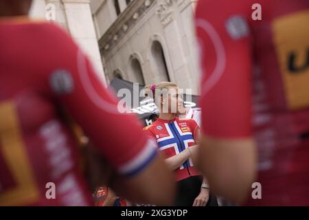 Brescia, Italien. Juli 2024. Teampräsentation vor dem Giro d'Italia Women Radrennen in Brescia. Das Rennen beginnt am Sonntag, den 7. Juli, mit der ersten Etappe Tudor ITT über 15,7 km von Brescia nach Brescia, Nordwest-Italien - Samstag, den 6. Juli 2024. Sport - Radsport . (Foto: Marco Alpozzi/Lapresse) Credit: LaPresse/Alamy Live News Stockfoto