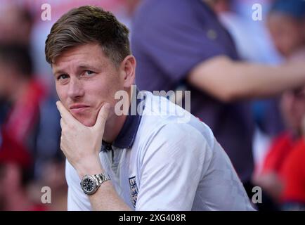 Ein englischer Fan in der Tribüne während der UEFA Euro 2024, dem Viertelfinalspiel in der Düsseldorfer Arena. Bilddatum: Samstag, 6. Juli 2024. Stockfoto