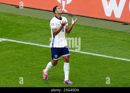 Der Englands Jude Bellingham reagiert während der UEFA Euro 2024, dem Viertelfinalspiel in der Düsseldorfer Arena. Bilddatum: Samstag, 6. Juli 2024. Stockfoto