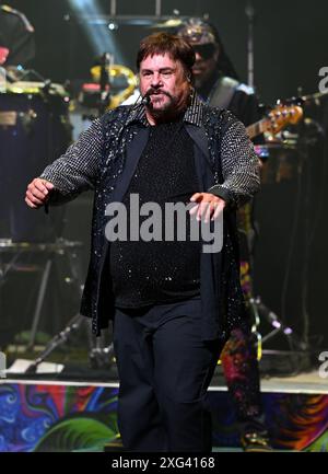 Hollywood FL, USA. Juli 2024. KC und die Sunshine Band treten am 5. Juli 2024 während der 50th Anniversary Tour im Hard Rock Live im Seminole Hard Rock Hotel & Casino in Hollywood, Florida auf. Quelle: Mpi04/Media Punch/Alamy Live News Stockfoto
