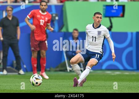 Düsseldorf, Deutschland. Juli 2024. Phil Foden (11) aus England, dargestellt während eines Fußballspiels zwischen den Nationalmannschaften Englands und der Schweiz im Viertelfinale des UEFA Euro 2024 Turniers am Samstag, den 6. Juli 2024 in Düsseldorf. Quelle: Sportpix/Alamy Live News Stockfoto