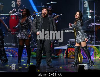 Hollywood FL, USA. Juli 2024. KC und die Sunshine Band treten am 5. Juli 2024 während der 50th Anniversary Tour im Hard Rock Live im Seminole Hard Rock Hotel & Casino in Hollywood, Florida auf. Quelle: Mpi04/Media Punch/Alamy Live News Stockfoto