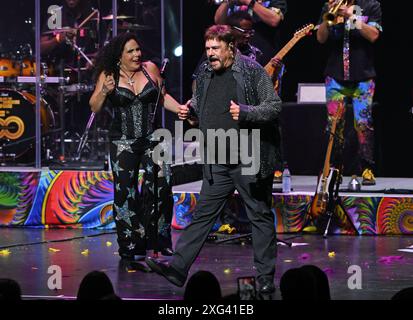 Hollywood FL, USA. Juli 2024. KC und die Sunshine Band treten am 5. Juli 2024 während der 50th Anniversary Tour im Hard Rock Live im Seminole Hard Rock Hotel & Casino in Hollywood, Florida auf. Quelle: Mpi04/Media Punch/Alamy Live News Stockfoto