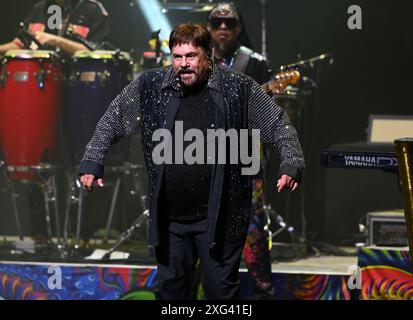 Hollywood FL, USA. Juli 2024. KC und die Sunshine Band treten am 5. Juli 2024 während der 50th Anniversary Tour im Hard Rock Live im Seminole Hard Rock Hotel & Casino in Hollywood, Florida auf. Quelle: Mpi04/Media Punch/Alamy Live News Stockfoto