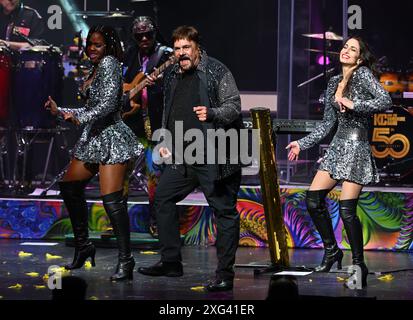 Hollywood FL, USA. Juli 2024. KC und die Sunshine Band treten am 5. Juli 2024 während der 50th Anniversary Tour im Hard Rock Live im Seminole Hard Rock Hotel & Casino in Hollywood, Florida auf. Quelle: Mpi04/Media Punch/Alamy Live News Stockfoto
