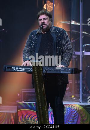 Hollywood FL, USA. Juli 2024. KC und die Sunshine Band treten am 5. Juli 2024 während der 50th Anniversary Tour im Hard Rock Live im Seminole Hard Rock Hotel & Casino in Hollywood, Florida auf. Quelle: Mpi04/Media Punch/Alamy Live News Stockfoto