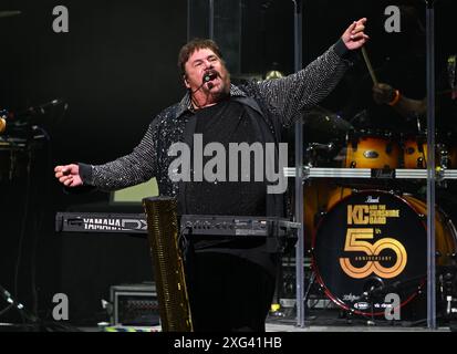 Hollywood FL, USA. Juli 2024. KC und die Sunshine Band treten am 5. Juli 2024 während der 50th Anniversary Tour im Hard Rock Live im Seminole Hard Rock Hotel & Casino in Hollywood, Florida auf. Quelle: Mpi04/Media Punch/Alamy Live News Stockfoto