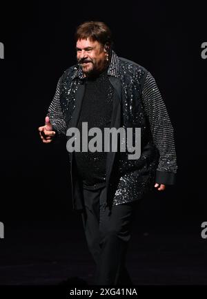 Hollywood FL, USA. Juli 2024. KC und die Sunshine Band treten am 5. Juli 2024 während der 50th Anniversary Tour im Hard Rock Live im Seminole Hard Rock Hotel & Casino in Hollywood, Florida auf. Quelle: Mpi04/Media Punch/Alamy Live News Stockfoto