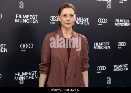 München, Deutschland. Juli 2024. Christiane Paul bei der Premiere von die Ermittlung während der Münchner Filmfestspiele am 5. Juli 2024 in München. (Foto: Alexander Pohl/SIPA USA) Credit: SIPA USA/Alamy Live News Stockfoto