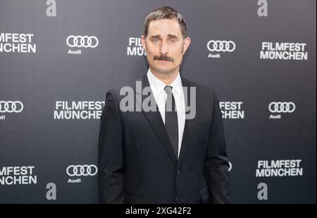 München, Deutschland. Juli 2024. Clemens Schick bei der Premiere von die Ermittlung während der Münchner Filmfestspiele am 5. Juli 2024 in München. (Foto: Alexander Pohl/SIPA USA) Credit: SIPA USA/Alamy Live News Stockfoto