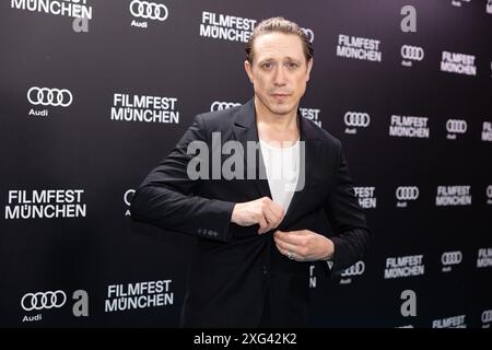 München, Deutschland. Juli 2024. Timo Jacobs bei der Premiere von die Ermittlung während der Münchner Filmfestspiele am 5. Juli 2024 in München. (Foto: Alexander Pohl/SIPA USA) Credit: SIPA USA/Alamy Live News Stockfoto