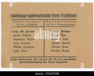 Stimmzettel/ Wahlzettel der Reichstagswahl 1920 - die Reichstagswahl vom 6. Juni 1920 war die zweite Wahl während der Weimarer Republik und die erste zu einem regulären Deutschen Reichstag. Die Bundestagswahl 1920 fand am 6. Juni 1920 zur Wahl des ersten Reichstags der Weimarer Republik statt. Sie folgte der im Januar 1919 gewählten Weimarer Nationalversammlung, die die republikanische Verfassung ausgearbeitet und ratifiziert hatte. Stockfoto