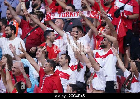 Berlin, Deutschland. Juli 2024. BERLIN, DEUTSCHLAND - 6. JULI: Turkiye-Fans beim Viertelfinalspiel der UEFA EURO 2024 zwischen den Niederlanden und Turkiye im Olympiastadion am 6. Juli 2024 in Berlin. (Foto von Andre Weening/Orange Pictures) Credit: Orange Pics BV/Alamy Live News Stockfoto