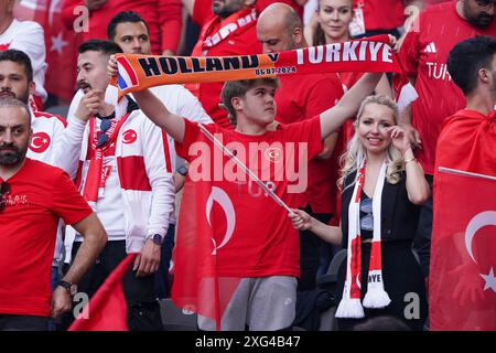 Berlin, Deutschland. Juli 2024. BERLIN, DEUTSCHLAND - 6. JULI: Turkiye-Fans beim Viertelfinalspiel der UEFA EURO 2024 zwischen den Niederlanden und Turkiye im Olympiastadion am 6. Juli 2024 in Berlin. (Foto von Andre Weening/Orange Pictures) Credit: Orange Pics BV/Alamy Live News Stockfoto