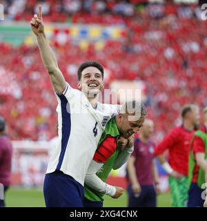 Düsseldorf, Deutschland. Juli 2024. DÜSSELDORF, Düsseldorf Arena, 06-07-2024, Fußball-Europameisterschaft Euro2024, Achtelfinale Spiel Nr. 48 zwischen England und der Schweiz, England Spieler Declan Rice feiert Sieg nach Elfmeterschießen Credit: Pro Shots/Alamy Live News Stockfoto