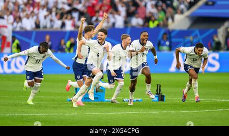 Düsseldorf, Deutschland. Juli 2024. Düsseldorf, Deutschland. Juli 2024. Juni 2024 - England gegen Schweiz - UEFA Euro 2024 - Viertelfinale - Düsseldorf. Die englischen Spieler feiern den Sieg im Elfmeterschießen gegen die Schweiz. Bild : Mark Pain / Alamy Live News Stockfoto