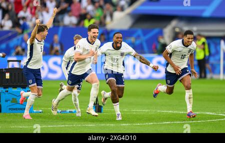 Düsseldorf, Deutschland. Juli 2024. Düsseldorf, Deutschland. Juli 2024. Juni 2024 - England gegen Schweiz - UEFA Euro 2024 - Viertelfinale - Düsseldorf. Die englischen Spieler feiern den Sieg im Elfmeterschießen gegen die Schweiz. Bild : Mark Pain / Alamy Live News Stockfoto