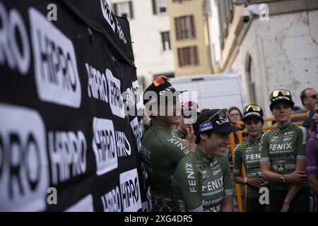 Brescia, Italien. Juli 2024. Die Präsentation vor dem Giro d'Italia Frauen-Radrennen in Brescia. Das Rennen beginnt am Sonntag, den 7. Juli, mit der ersten Etappe Tudor ITT über 15,7 km von Brescia nach Brescia, Nordwest-Italien - Samstag, den 6. Juli 2024. Sport - Radsport . (Foto: Marco Alpozzi/Lapresse) Credit: LaPresse/Alamy Live News Stockfoto