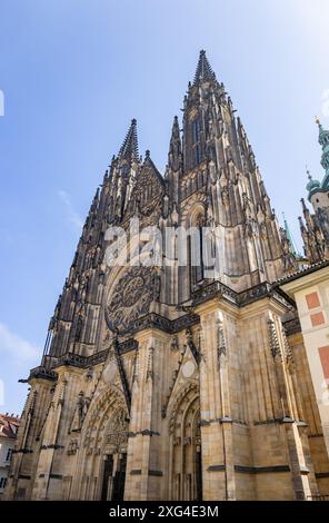 Fassade der Metropolitan Kathedrale der Heiligen Veit, Wenzel und Adalbert, allgemein nur als St. Veit Kathedrale bezeichnet, befindet sich in der Prager Burg Stockfoto