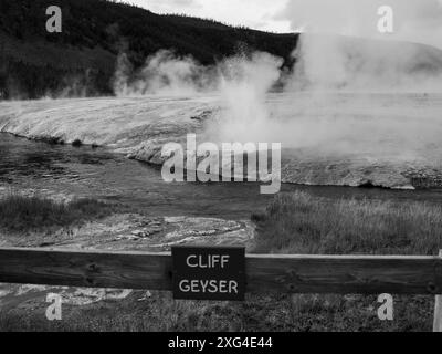 Der Yellowstone-Nationalpark liegt auf einem riesigen Supervulkan und beherbergt außergewöhnliche Thermalanlagen Stockfoto