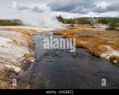 Der Yellowstone-Nationalpark liegt auf einem riesigen Supervulkan und beherbergt außergewöhnliche Thermalanlagen Stockfoto