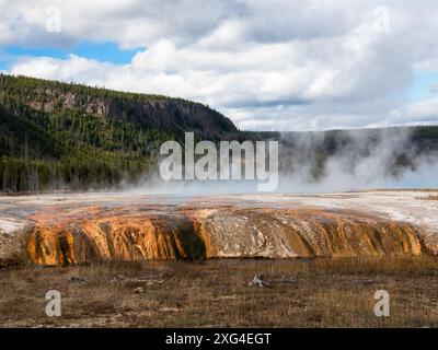 Der Yellowstone-Nationalpark liegt auf einem riesigen Supervulkan und beherbergt außergewöhnliche Thermalanlagen Stockfoto